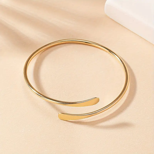 Golden Grace Open Cuff Bracelet – Elegant Minimalist Jewelry for Women