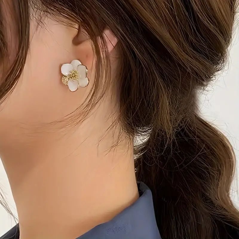 Sweet Flower Design Stud Earrings – Elegant Zinc Alloy Jewelry for Women