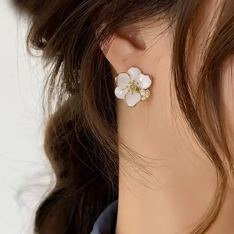 Sweet Flower Design Stud Earrings – Elegant Zinc Alloy Jewelry for Women